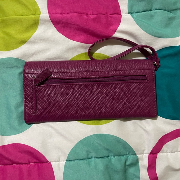 Kenneth Cole magenta wallet - Picture 3 of 3